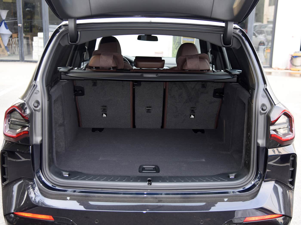 1400x1050_autohomecar__ChsF3WErmuiAOe1GACGFX9r9rrk747