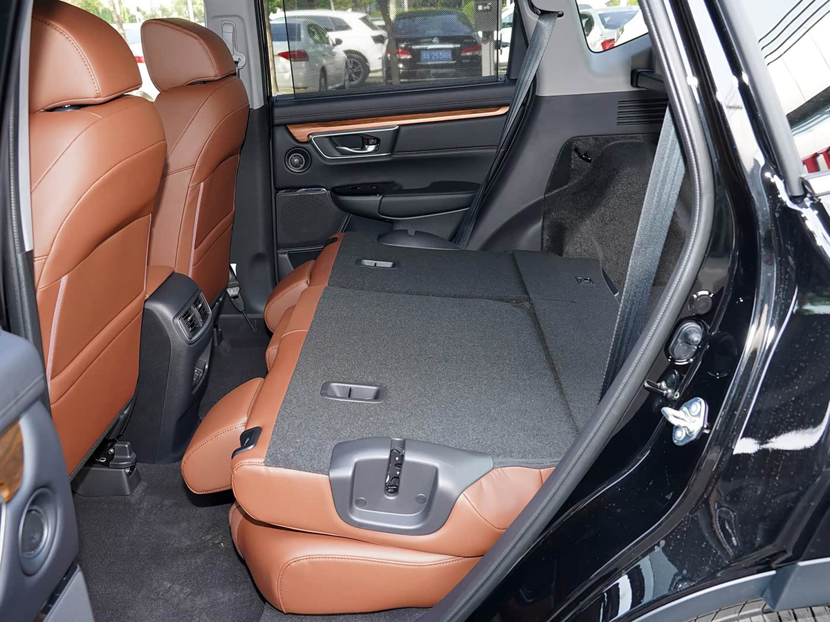 1400x1050_autohomecar__ChsEml738TGAKxCBAAmAGxpRWrw280