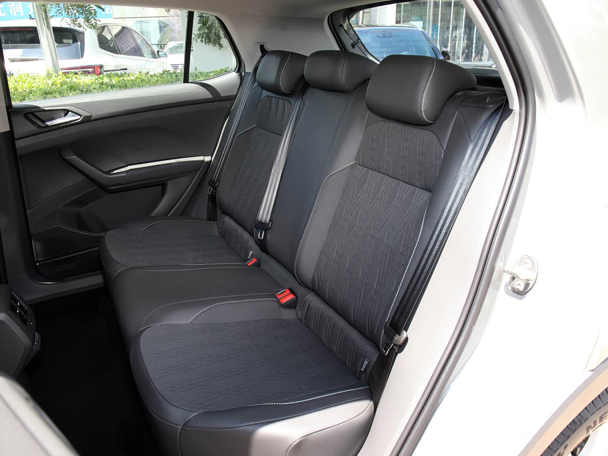 1400x1050_autohomecar__ChwEmGDumLaAd-cmACXhvFApmvk696