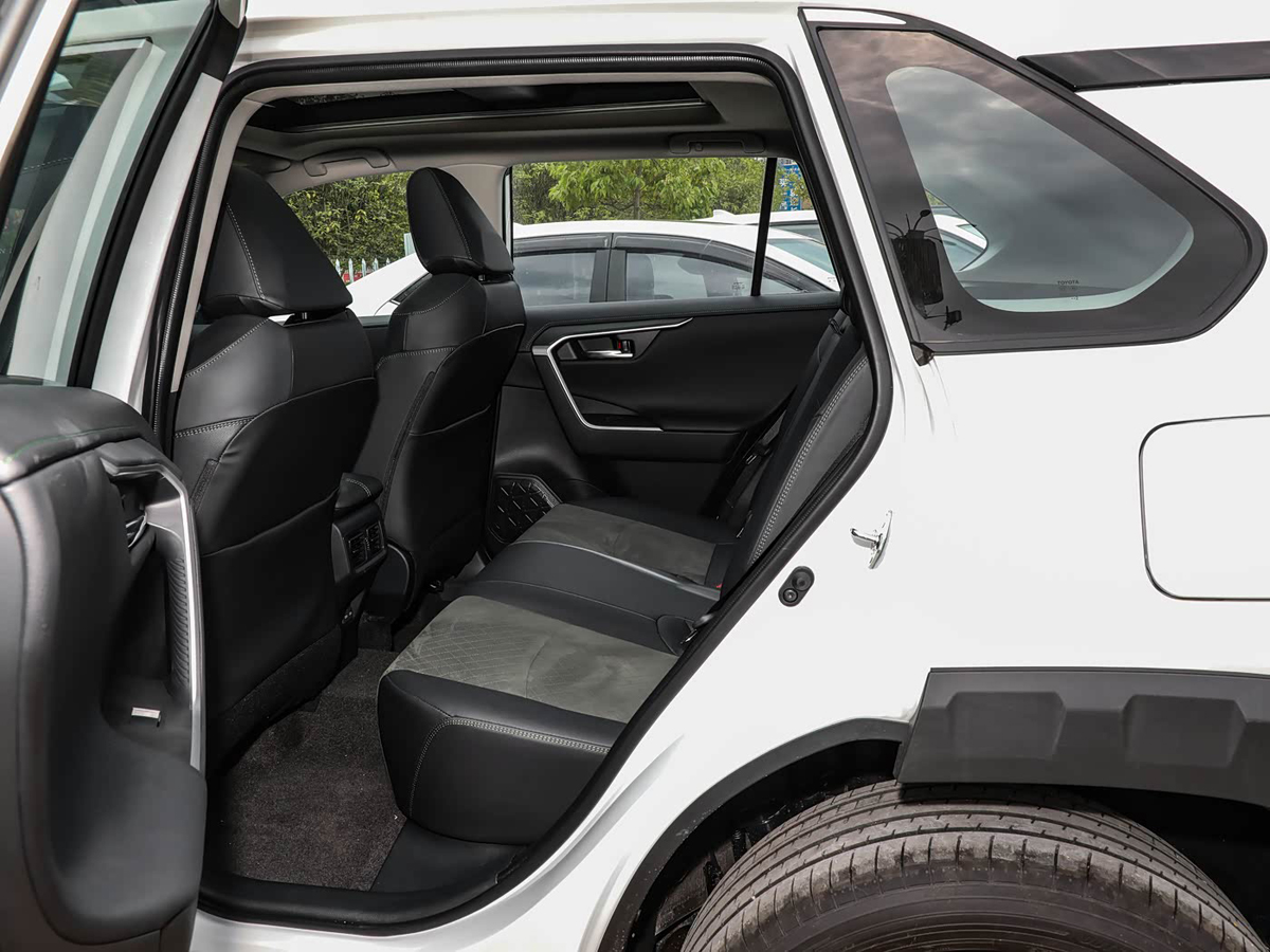 1400x1050_autohomecar__ChxkjmKwm5CAEdNSABBlxn1RNp0152