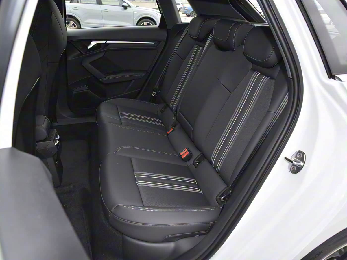 1400x1050_autohomecar__ChwFk2HhJWWAKxW6AA5dkcrurR8401