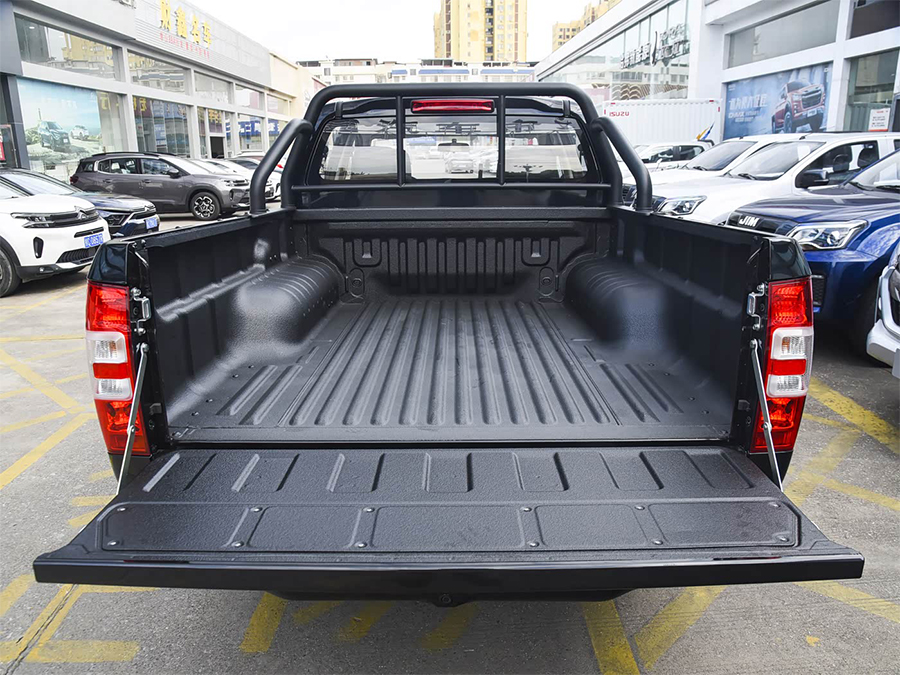 Isuzu RM x8